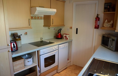 Hele Apartment | Vintage Furnished Garden Apartment, Pets Welcome! BBQ on Large Patio & Seaviews!