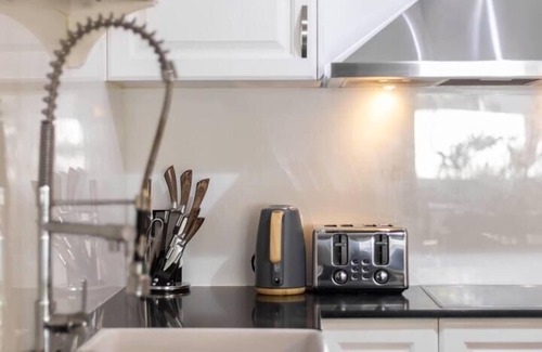 Woolloongabba Apartment | Vintage Glamour Nest 2BR Apt near CBD w/carpark