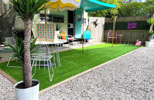 Dover House | Vintage Glamper Oasis in Downtown Dover, walk to downtown and Henry Law Park