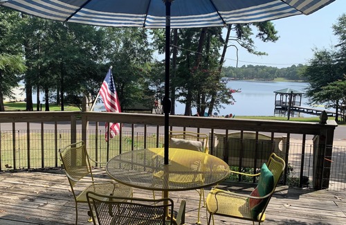 Hawkins Cottage | Vintage Lakefront Cottage, Private Dock, Infinity Beach Pit, 2 Kayaks!