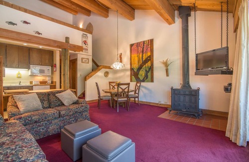 Truckee Condo | Vintage Lodgette - Village at Northstar! - Wong