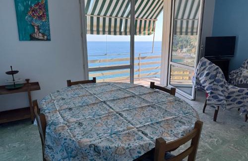 Levanto Apartment | Vintage Ocean View with WI-FI and Private Parking