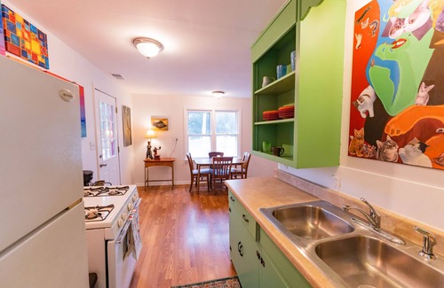 Lee's Summit Apartment | Vintage Space! 60 Seconds from Downtown Lee Summit