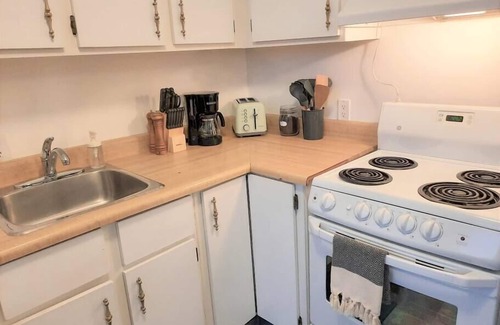 Inglewood Apartment | Vintage Studio w/City Views Minutes to DT