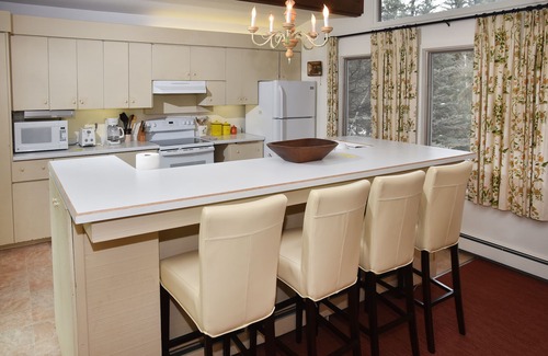 Vail House | Vintage Vail Chalet Above the Village! Short Walk to Slopes, Restaurants, Shops