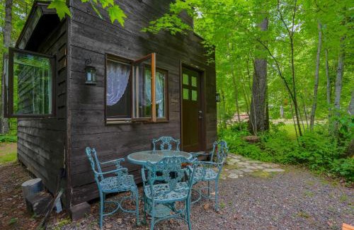 Pine City Cabin | Vintage Wild West Tiny Hotel in the Woods!