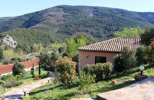 Premian House | VIOGNIER: 4-bed gîte 75 m2 landscaped garden 4000m2 in Regional Park