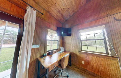 Ingram Cabin | VIP Cabin A w/Lake Views & Private Lake Access with Dock