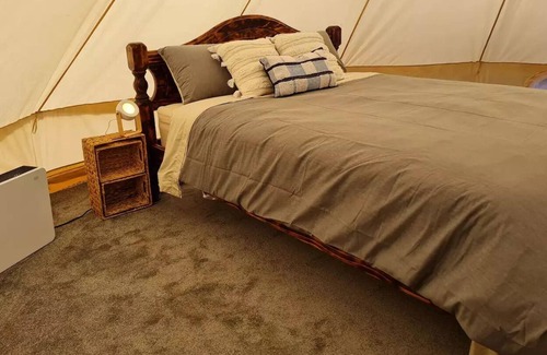 Glossop House | ***VIP glamping in the centre of the Riverland***