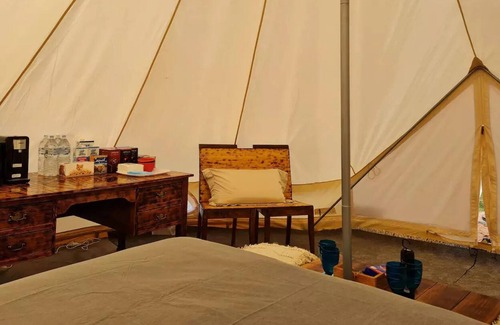 Glossop House | ***VIP glamping in the centre of the Riverland***