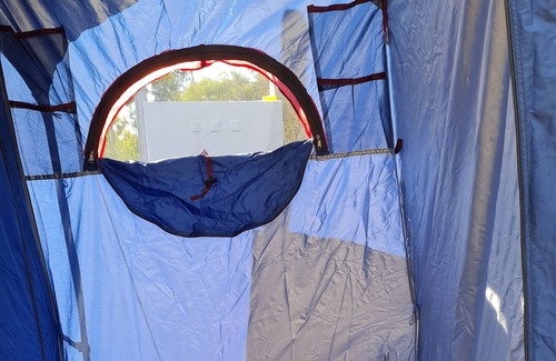 Glossop House | ***VIP glamping in the centre of the Riverland***