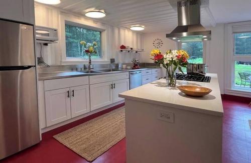 Stone Ridge House | Visit a farm-stay container house on a 30-acre organic forest in Stone Ridge, NY