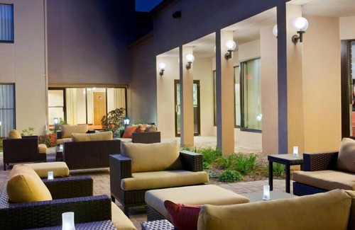 Brookfield House | Visit Milwaukee County Zoo! 2 Modern Units, Indoor Pool, Pet-friendly Property!