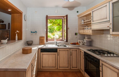 Mali Losinj House | Visit our lovely three storey family house surrounded by spacious garden