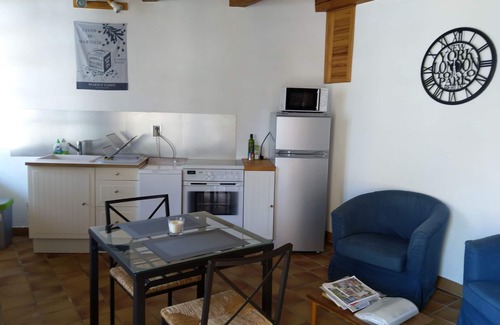 Salon-de-Provence House | Visit the Provence during the late season