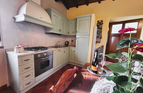 Molazzana Villa | Vista Bellissima! Stunning views, private pool, walk to restaurant, WIFI,