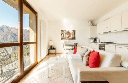 Perledo Apartment | Vista d'Oro Ulivo Apt. 7