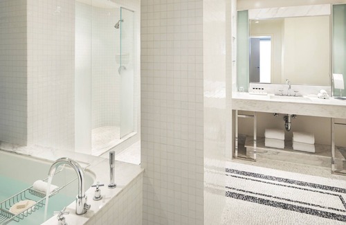 Norma Triangle Hotel | Vista Double Suite at The London West with Complimentary À La Carte Breakfast
