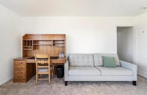 Winchester House | Vista Oasis Retreat - Southern California Wine Country - Mountain Views