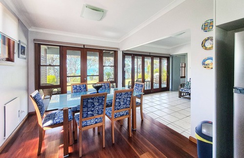 Sanctuary Point House | Vista Point - Your Waterfront Sanctuary Point Break
