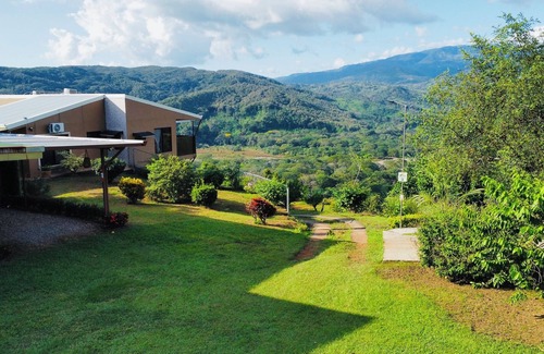 Esparza Apartment | Vista Verde en el Pacífico a 1 Kilómetro de la Carretera Interamericana