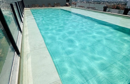 San Pedro Tlaquepaque Apartment | Vista Vibes Modern Apt + Rooftop Pool in GDL