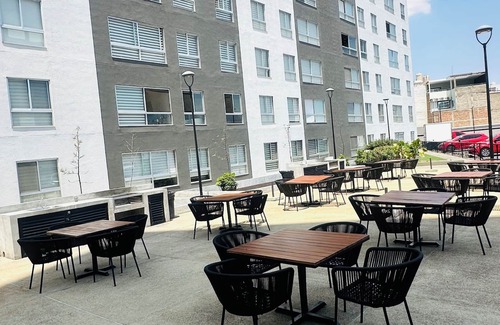 San Pedro Tlaquepaque Apartment | Vista Vibes Modern Apt + Rooftop Pool in GDL