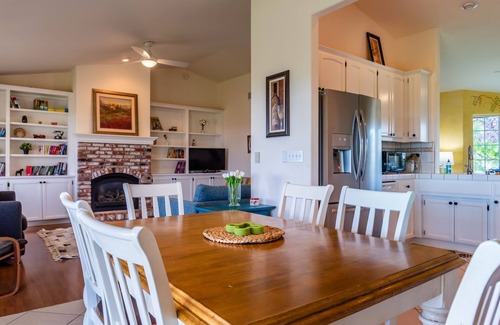 San Miguel House | Vista Vine Cottage-Vista Views of Olive Orchards and Vineyards for Miles!