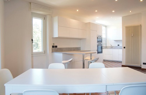 Calolziocorte Apartment | VistaLago Suite - Three Bedroom Apartment, Sleeps 6