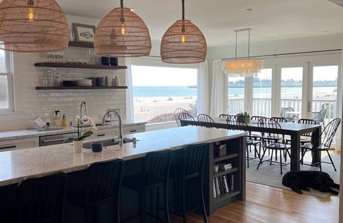 Seabright House | Vistamar on Seabright beach! Remodeled kitchen, hot tub, views, decks.