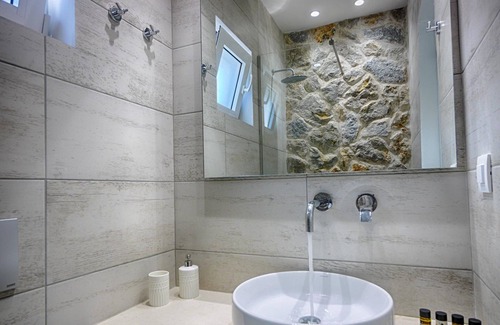 Agios Georgios Pagon Apartment | Vistonia Apartment 4 - right on the beach with sea views