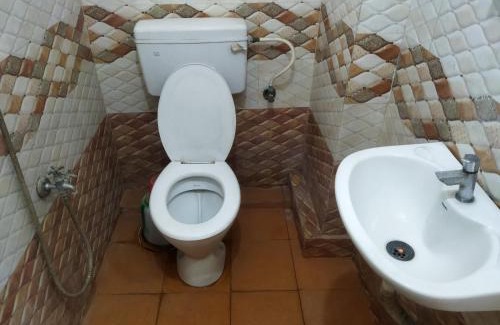 Mayiladuthurai Hotel | Visvam Guest House