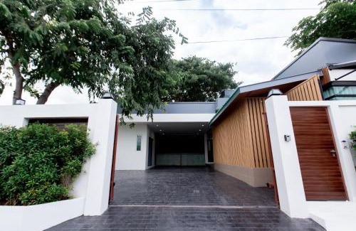 Phetchaburi Villa | Vita Villa - Modern 2BR At Heart of Phetchaburi
