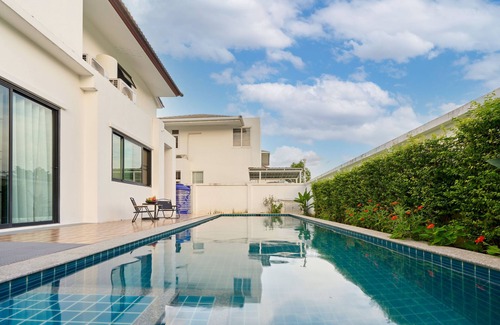 Hang Dong Villa | Viva La Villa Quiet Private Modern Style Pool Villa Chiang Mai