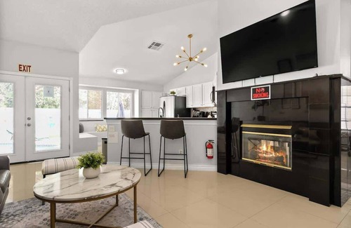 Green Valley House | Viva Las Vegas - Newly Remodeled 4BR house