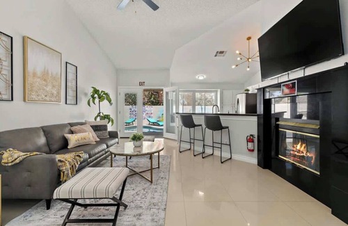 Green Valley House | Viva Las Vegas - Newly Remodeled 4BR house