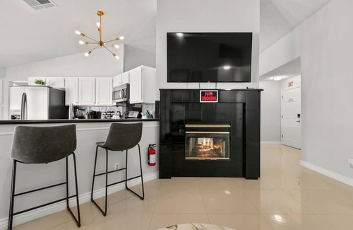 Green Valley House | Viva Las Vegas - Newly Remodeled 4BR house