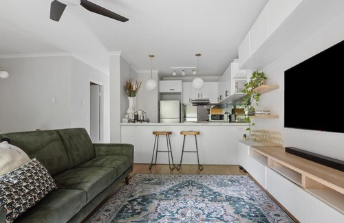 Pyrmont Apartment | Viva Verdant - Stroll to Darling Harbour and CBD