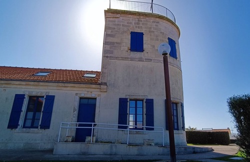 Les Sables d'Olonne Villa | Vivez dans cet ancien sémaphore avec vue mer