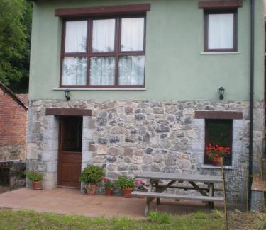 Debodes House | Vivienda vacacional La Poza la Braña