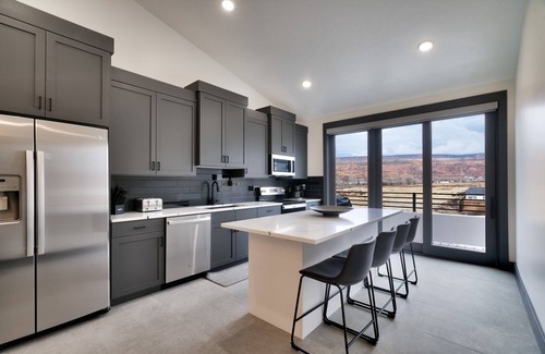 Moab South Valley Condo | Vizcaya #6 - Moab's Newest Luxury Rental (Hot Tub)