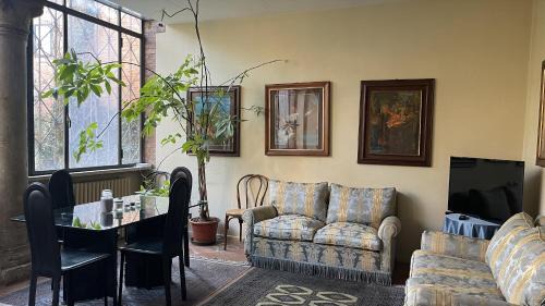 Ferrara Historic Centre Apartment | Vizi e Virtù