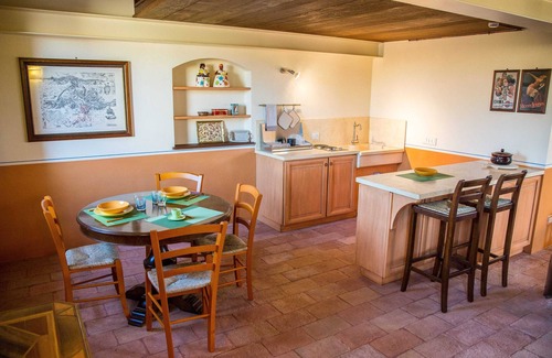Ponte Pattoli Apartment | Vocabolo Monache La Maggiore Large loft, loft room, cozy super