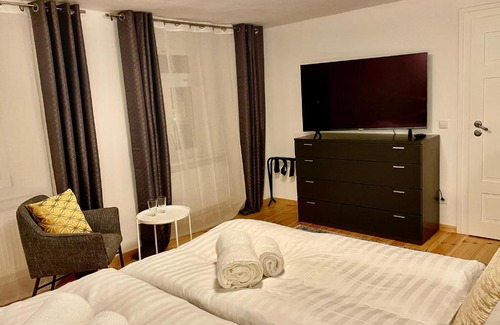 Vohenstrauss Apartment | VOH Studio MITTEN in Vohenstrauß, Smart-TV, Parkplatz