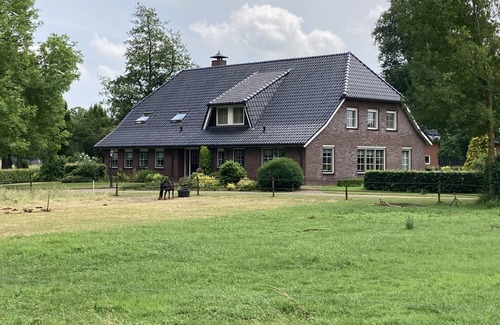 Hellendoorn House | Volledige comfortabele woning gelegen in buitengebied.