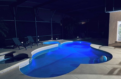 West Kissimmee Villa | VRBO STAYED! 6 Bedrms, Free Wifi, 2.5 Miles to Disney! Theater, Mickey Pool!