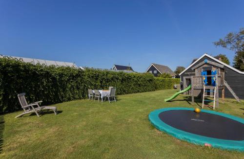 Municipality of Aalsmeer House | Vrijstaand huis met tuin aan vaarwater, vlakbij Amsterdam