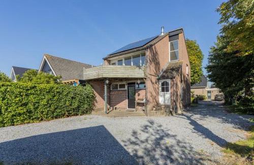 Municipality of Aalsmeer House | Vrijstaand huis met tuin aan vaarwater, vlakbij Amsterdam