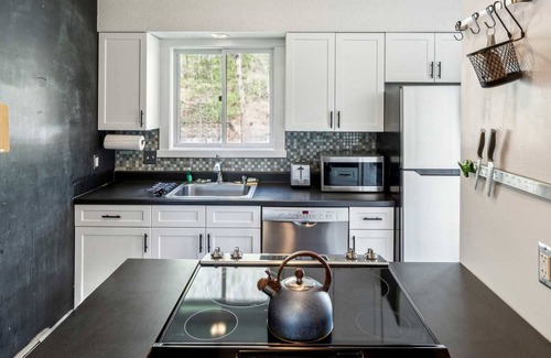 Quechee Condo | VT-Style Saltbox Designed Condo | Mill Run 5E