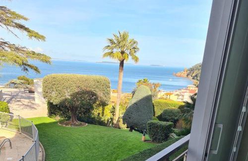 Theoule-sur-Mer Apartment | Vue baie à 5min de la plage 44m² avec parking